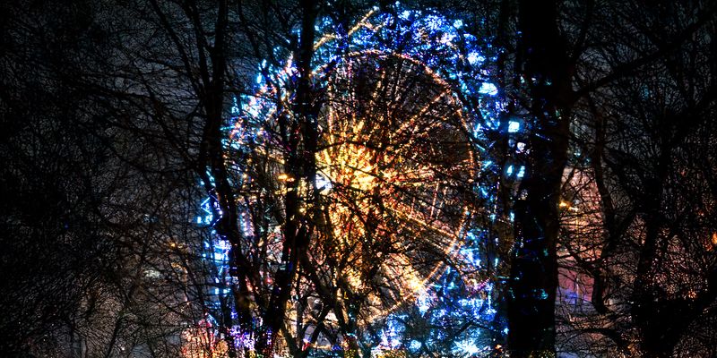 Berlin Moon (2:1 | ab € 140) Berlin Moon (2:1 | ab € 140)