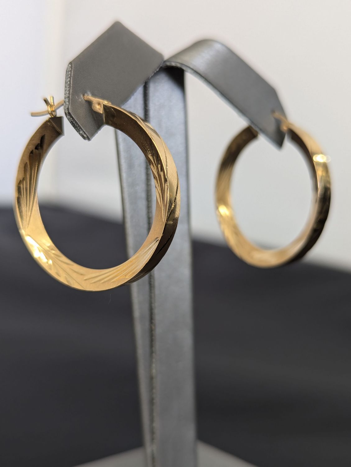 14K YG Hoop Earrings (3.2g)