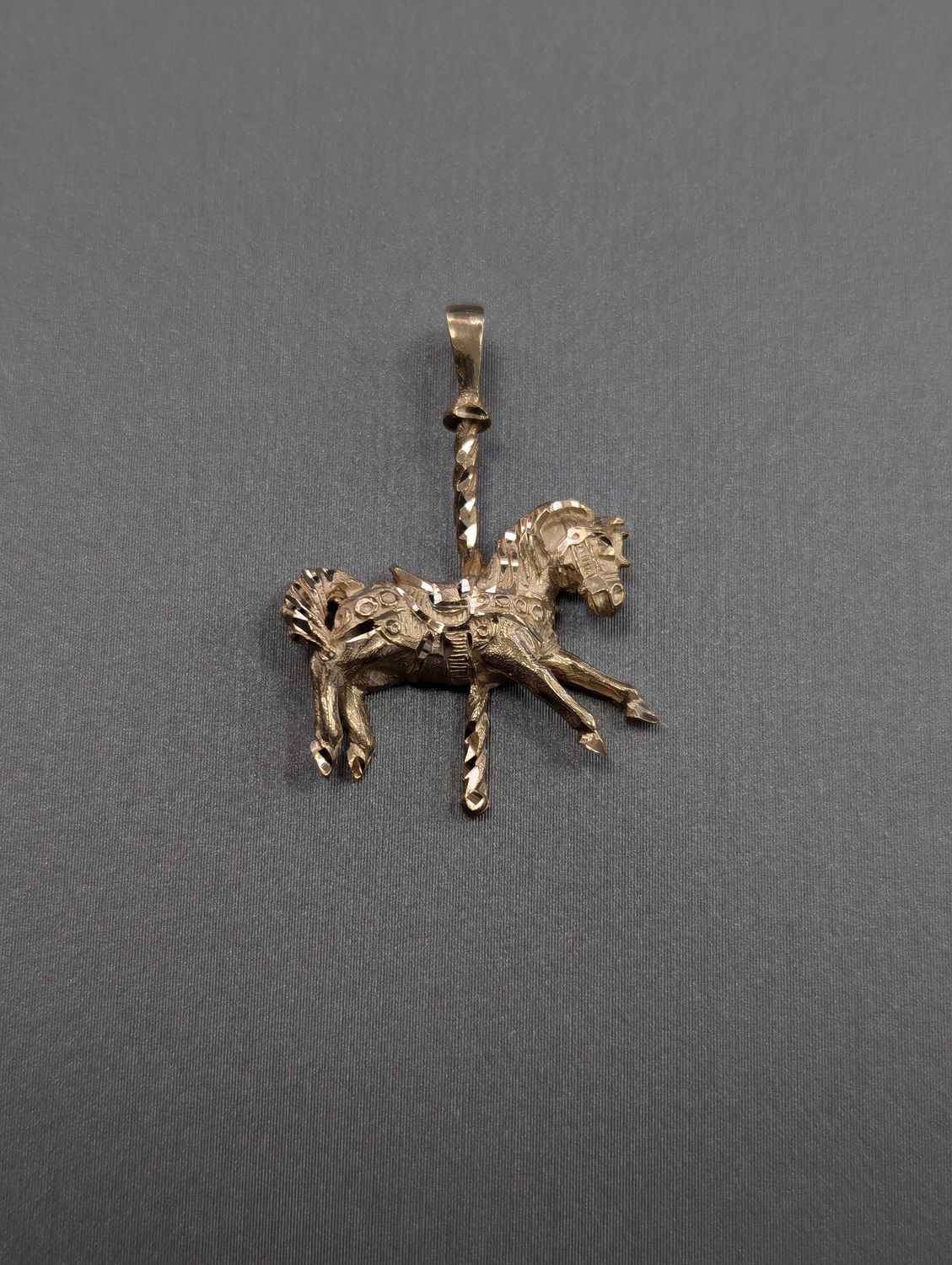 14K YG Dia Cut Horse Carousel Pendant (2.2g)