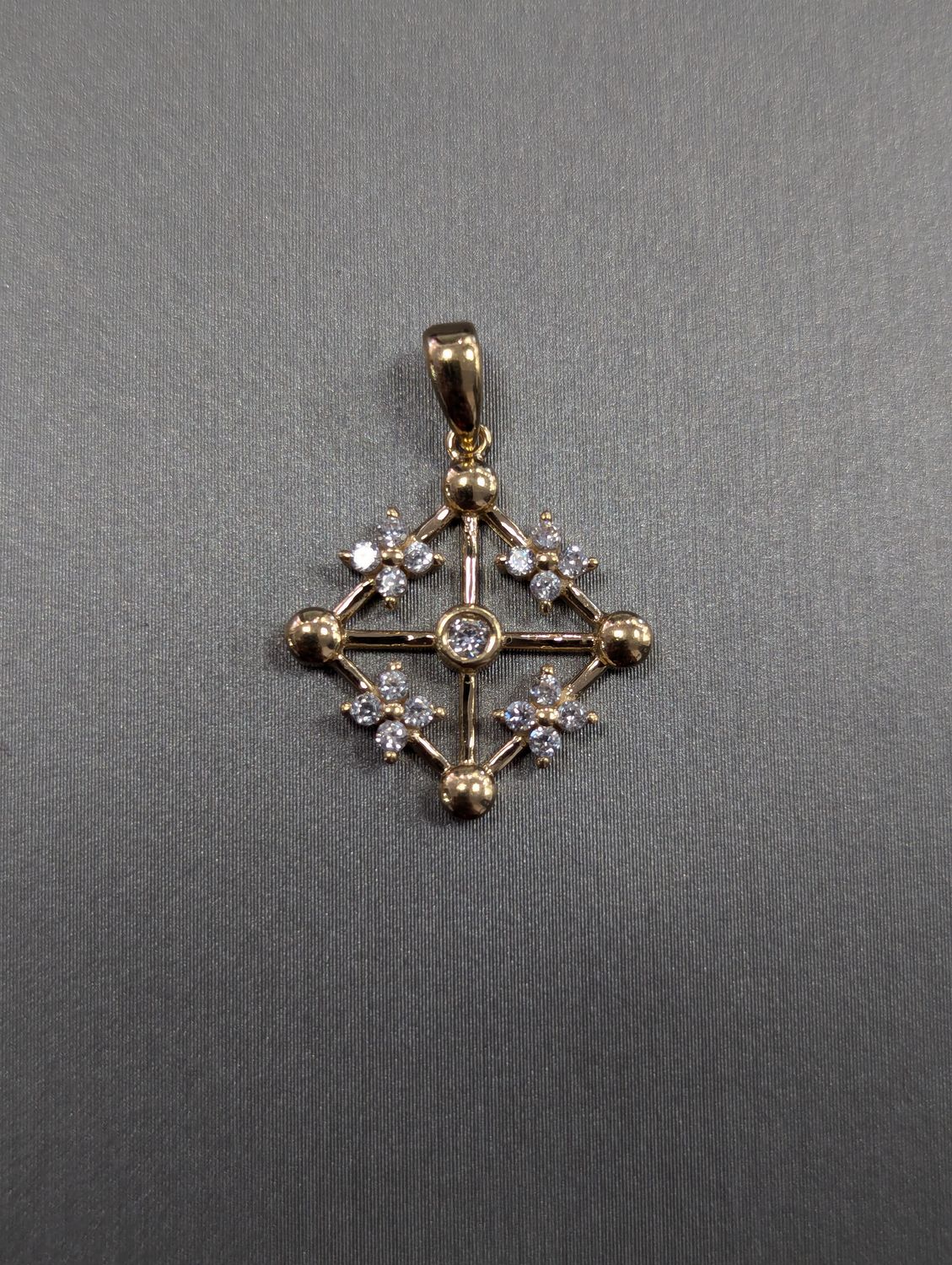 14K YG CZ Diamond Flower Pendant (1.8g)