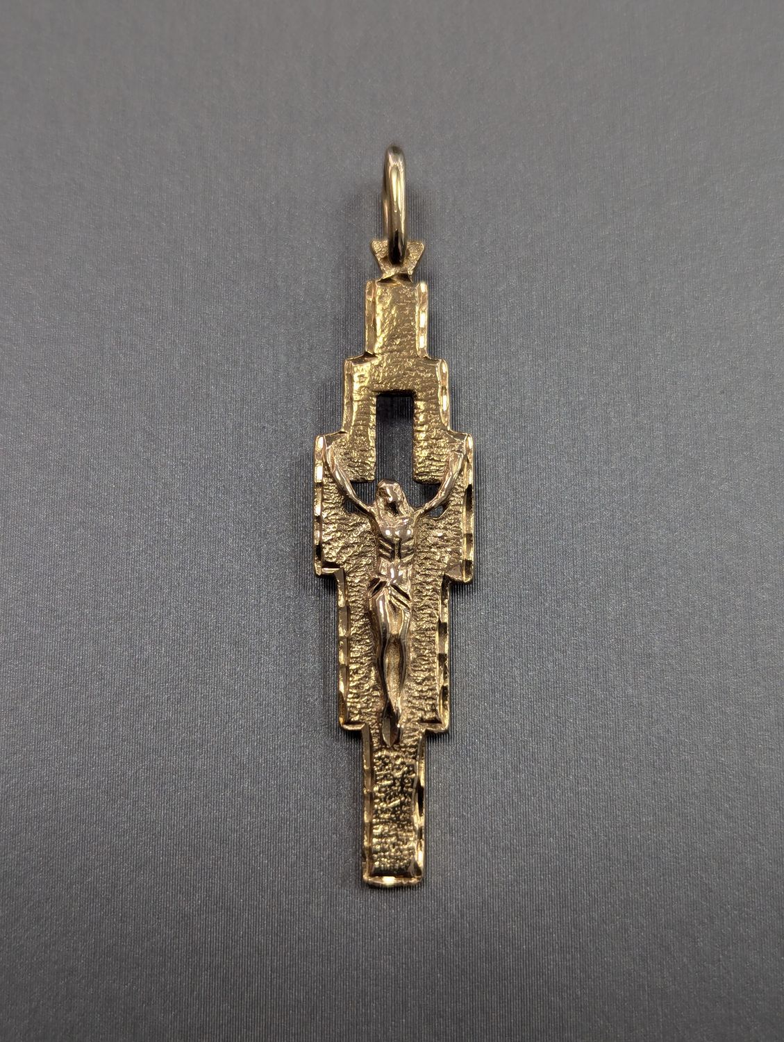 14K YG Crucifix Pendant (3.4g)