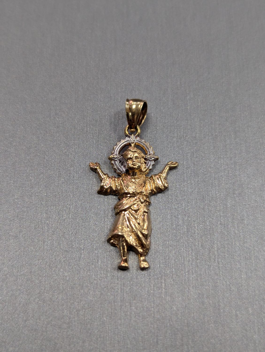 14K Two Tone Divino Nino Pendant (1.6g)