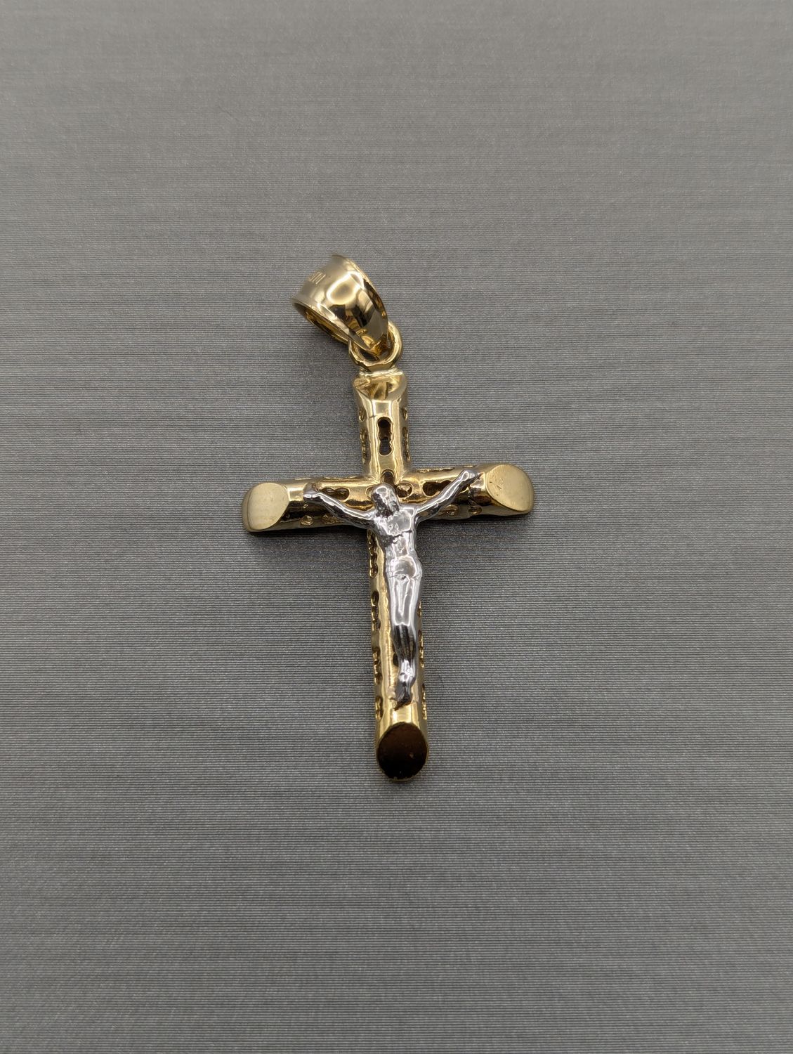14K YG/WG Crucifix Pendant (2.1g)
