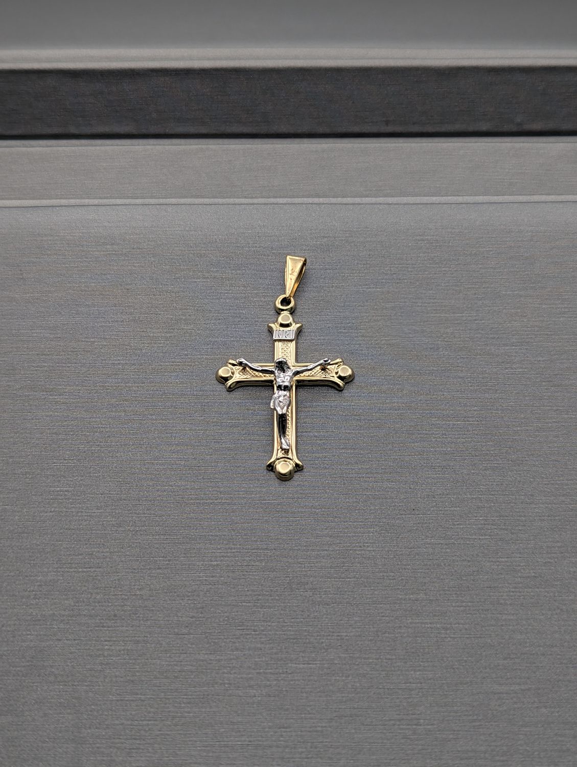 14K YG/WG Crucifix Pendant (2.6g)