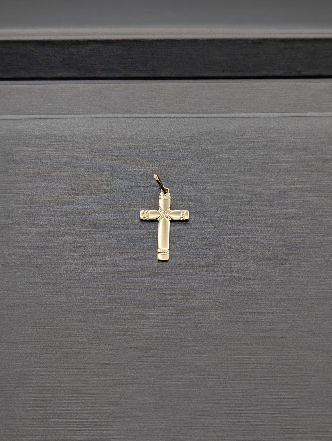14K YG Cross Pendant (1.1g)