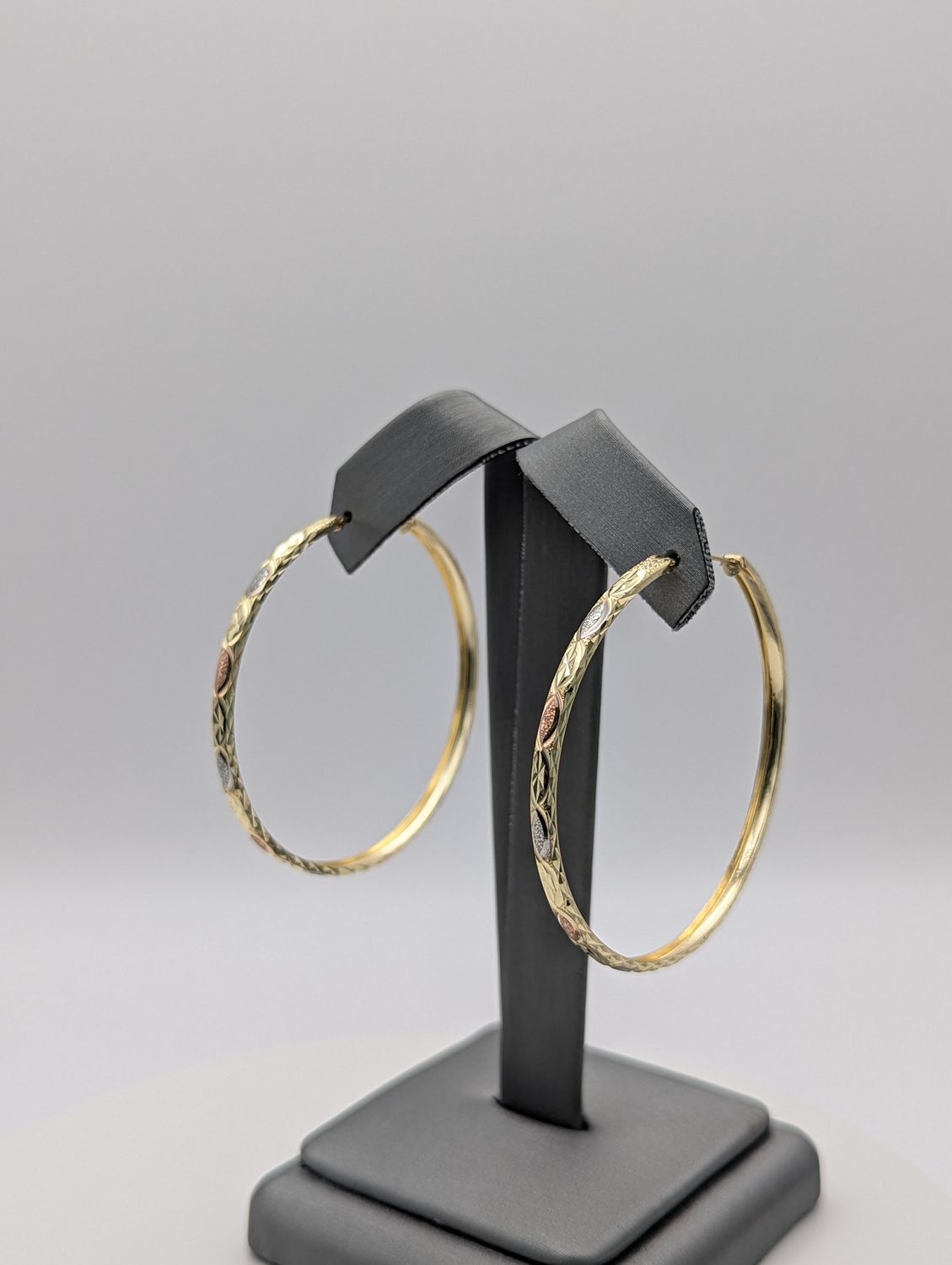 14K Tri Color Dia Cut Satin Hoop Earrings (3.4g)