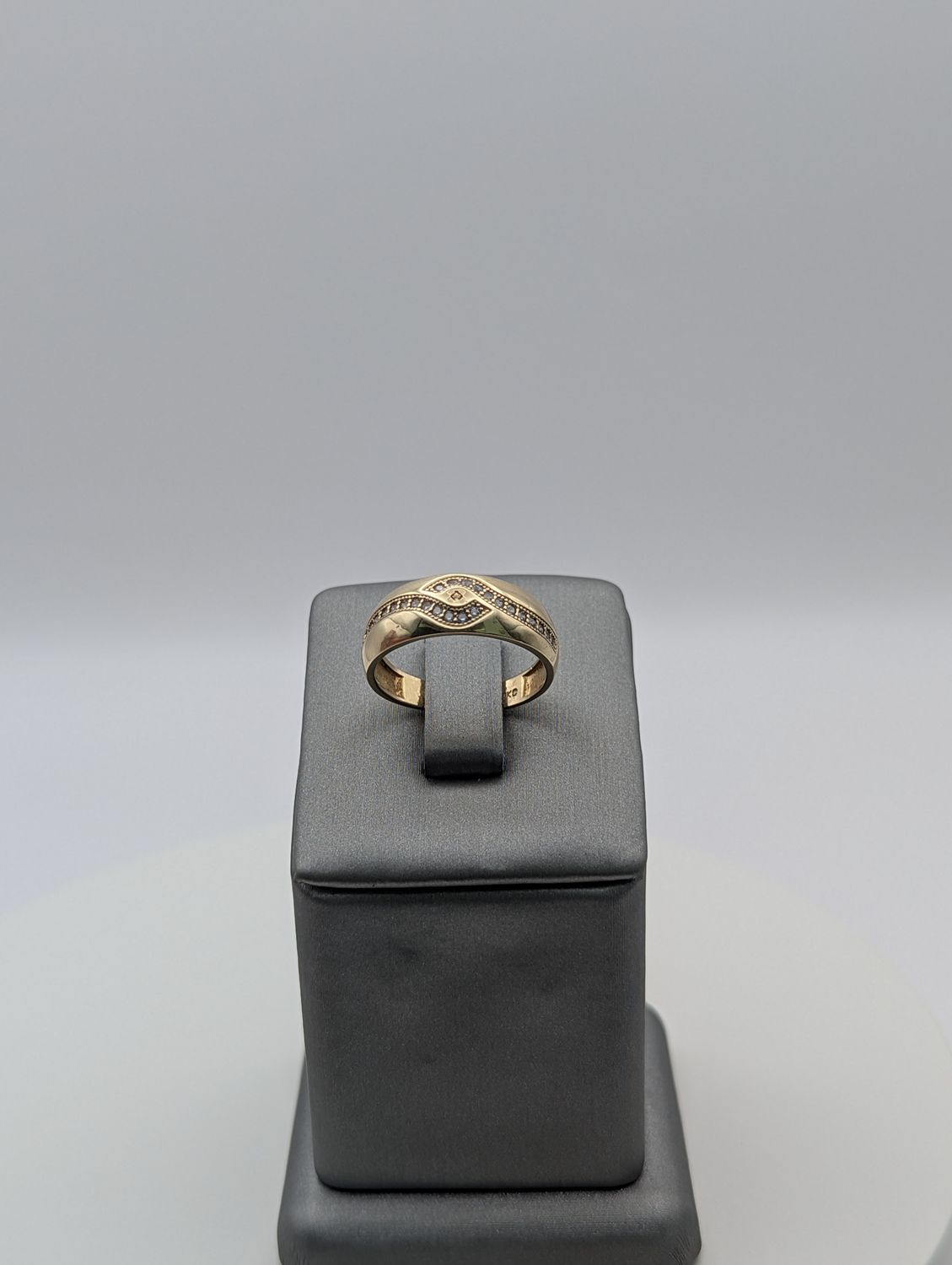 14K YG CZ Wedding Band (S8 | 3.1g)
