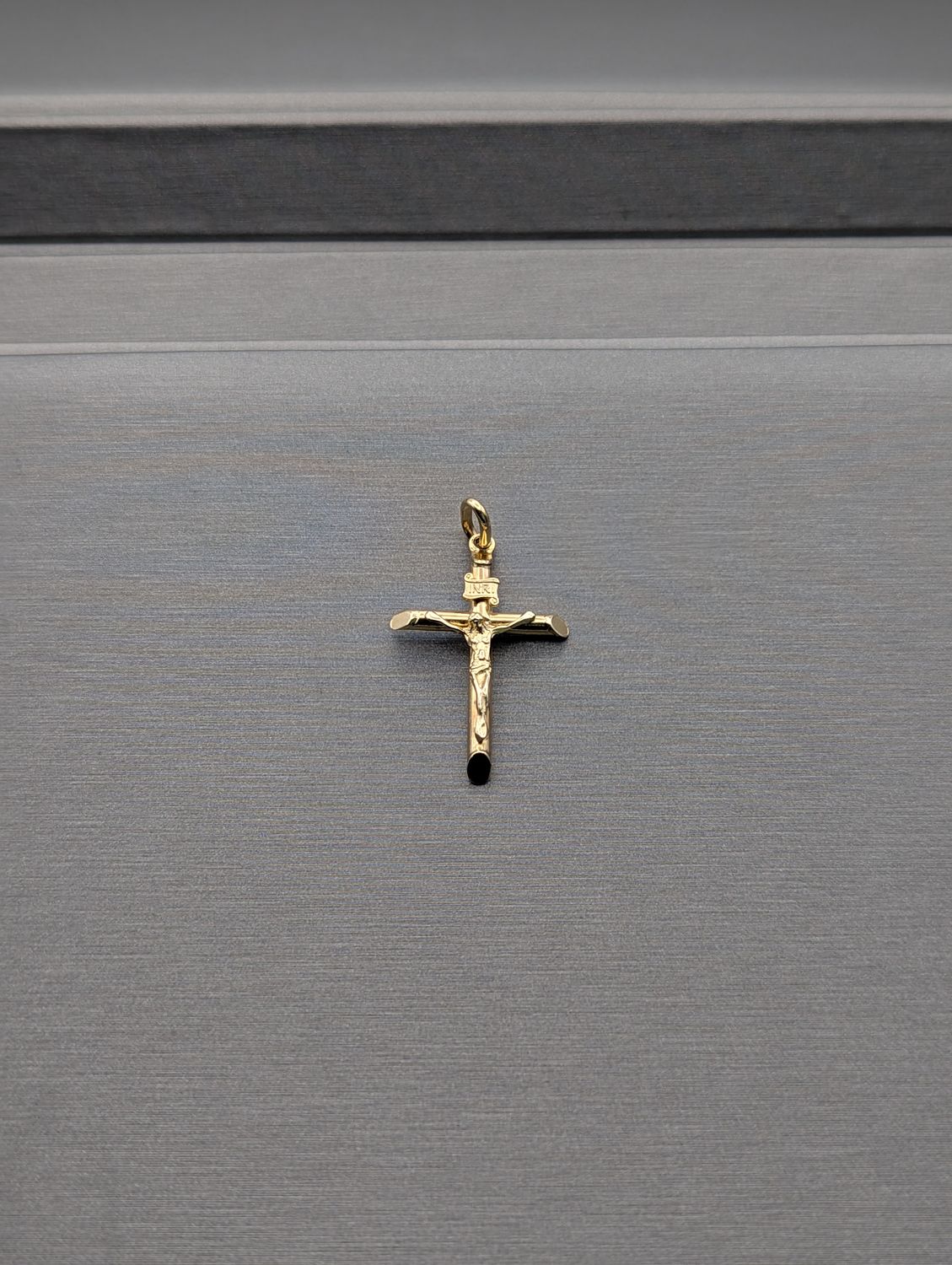 14K YG Crucifix Pendant (1.8g)