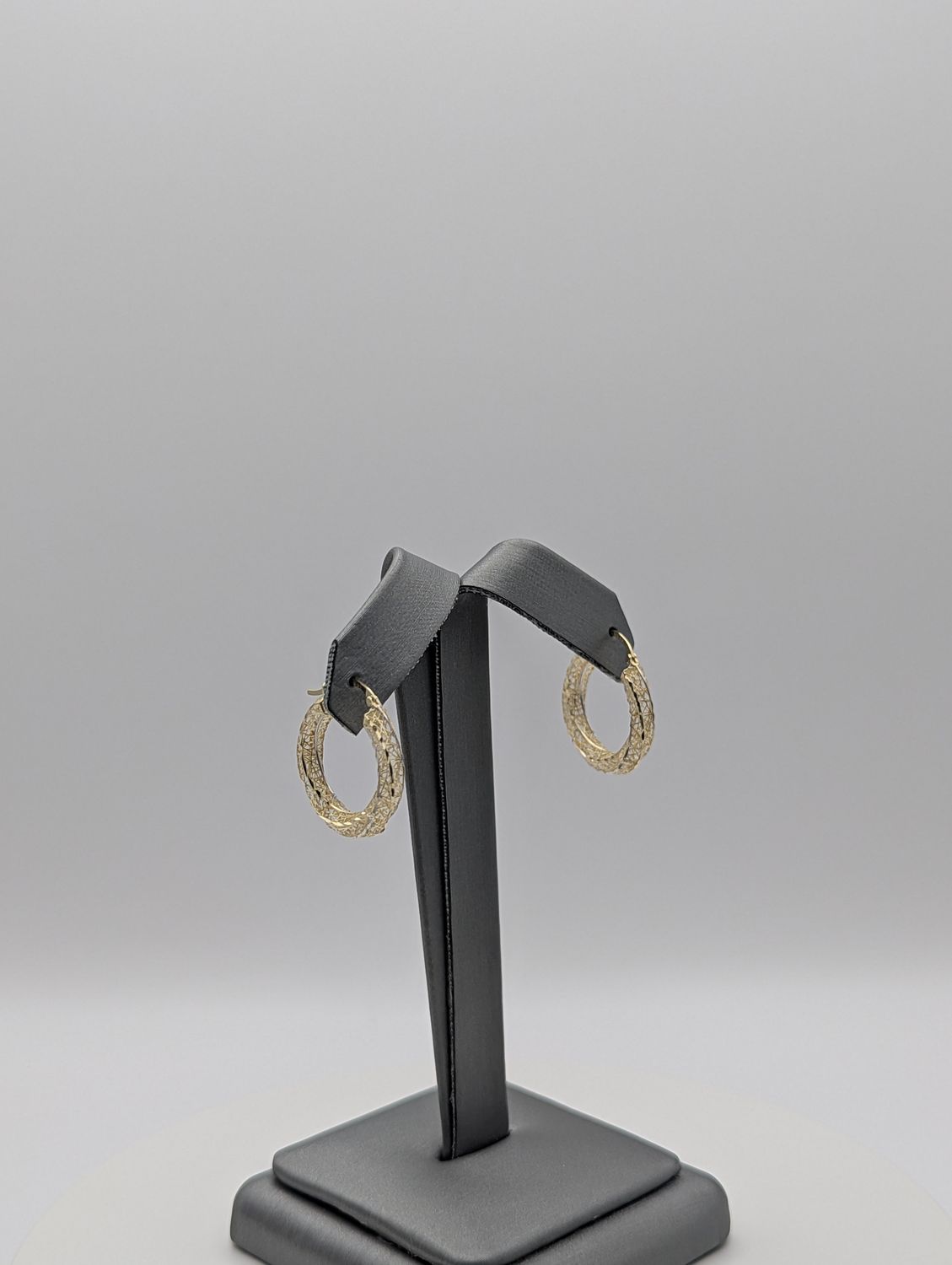 10K YG Dia Cut Twisted Lattice Hoop Earrings (1.4g)