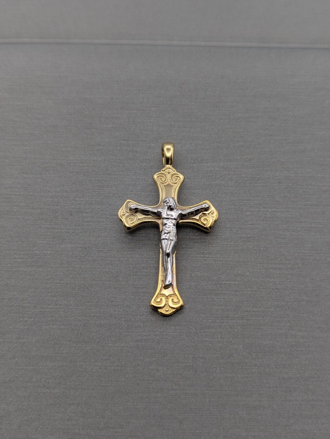 14K YG/WG Crucifx Pendant (4.9g)
