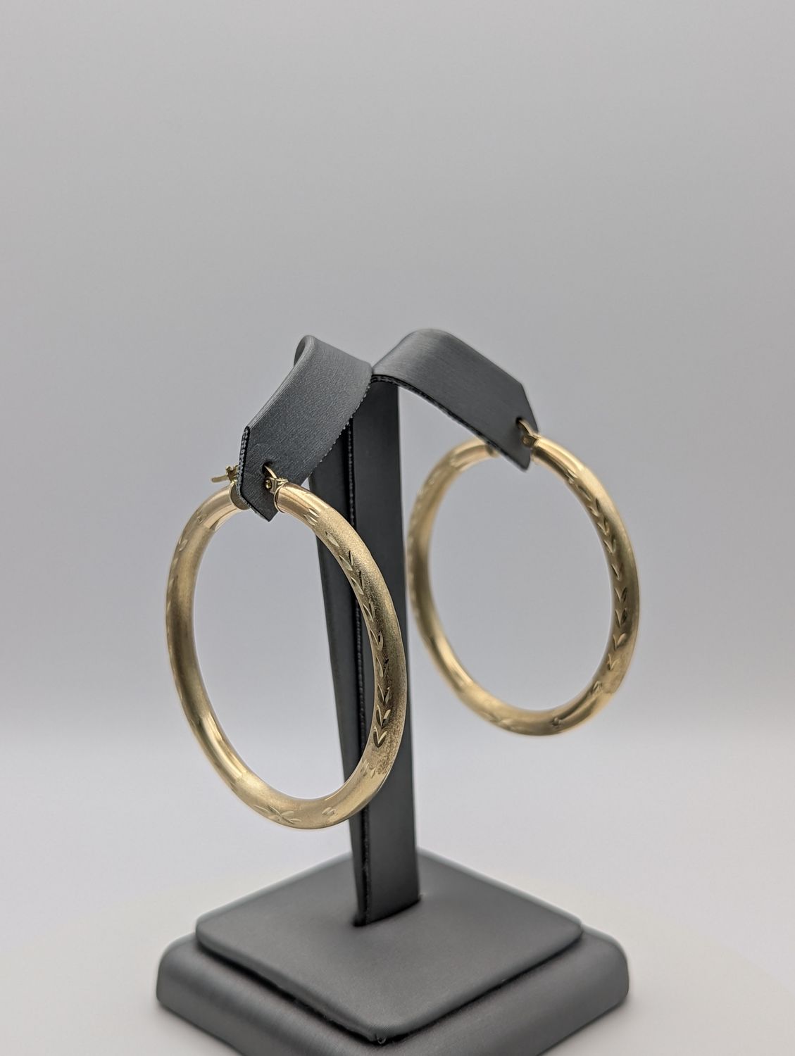 14K YG Dia Cut Satin Hoop Earrings (5.6g)