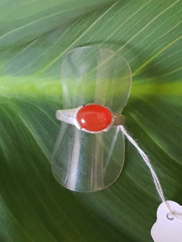 925 silver Carnelian ring
Size 7