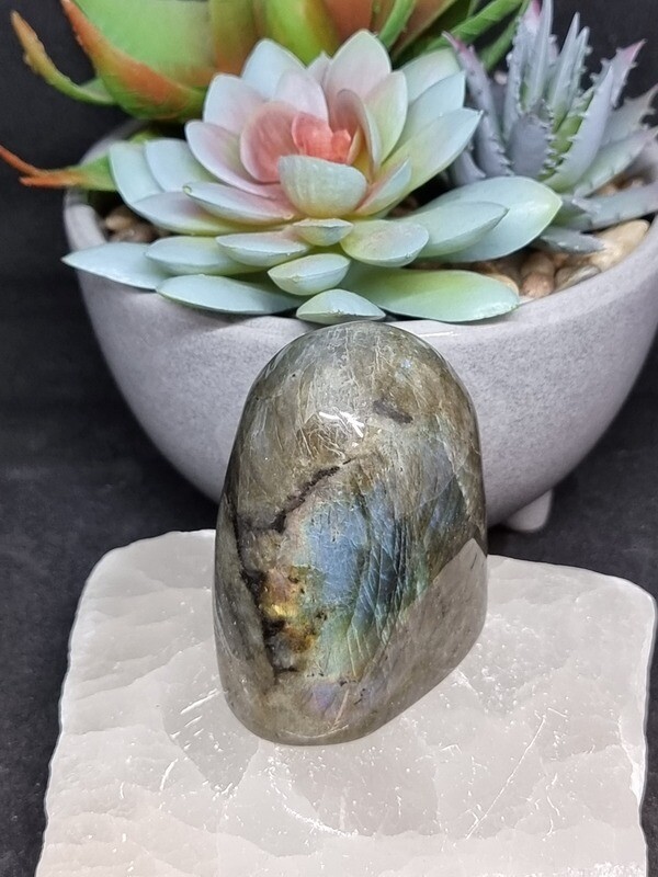 Labradorite Free form A