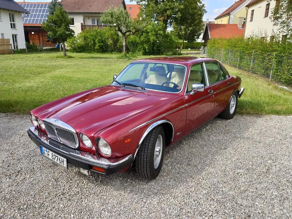 Jaguar „Double Six Jaguar „Double Six" – V12-Eleganz der Series III in Bordeaux & Creme