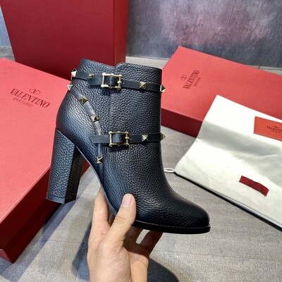 IN STOCK NOW - 1:1 Valentino Garavani Rockstud Leather Ankle Boots SIZE 35 / 5-5.5 US