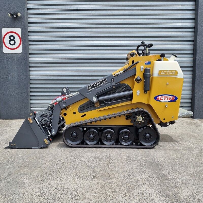 TRACKED MINI LOADER POST HOLE KIT