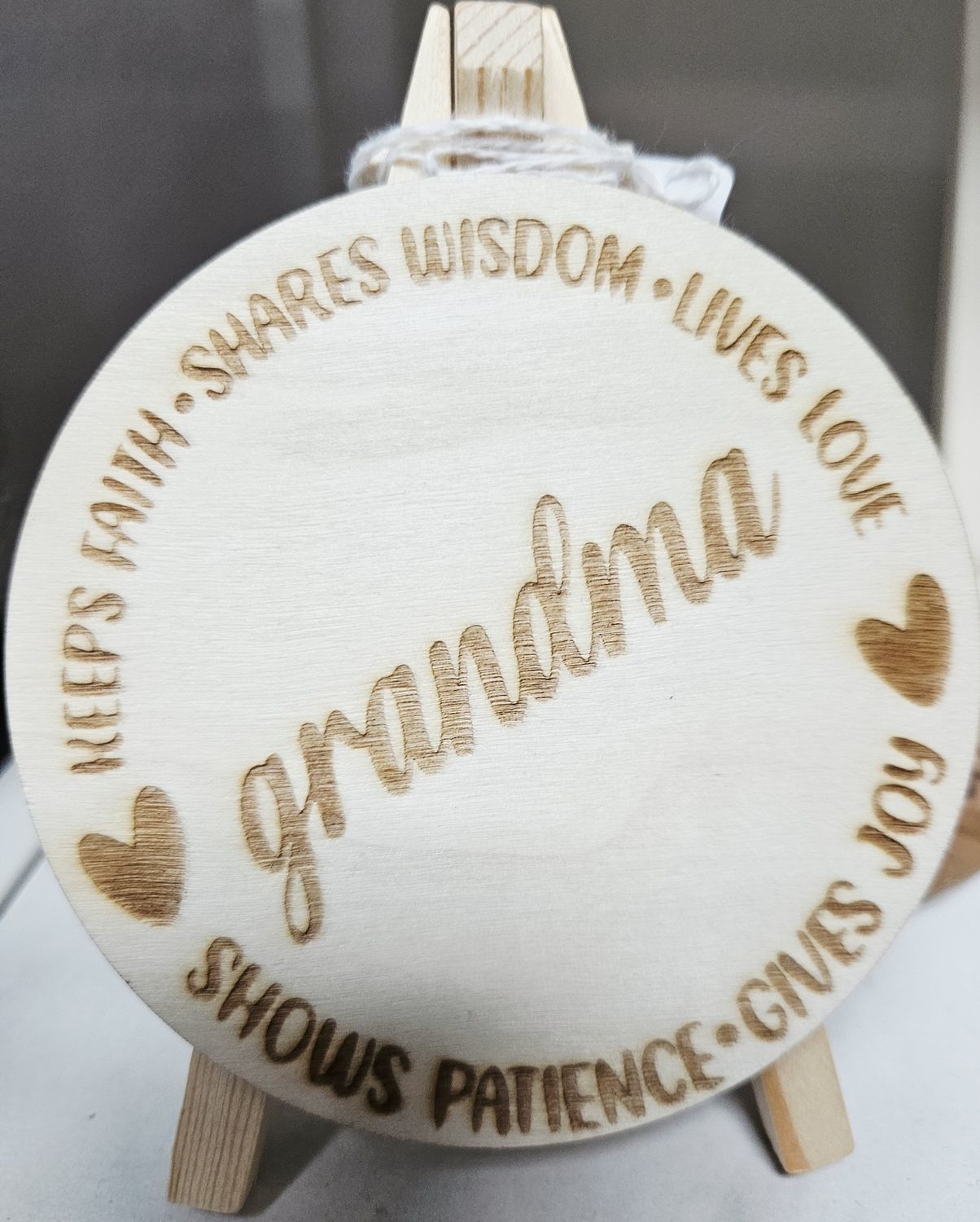 grandma sign round w/easel