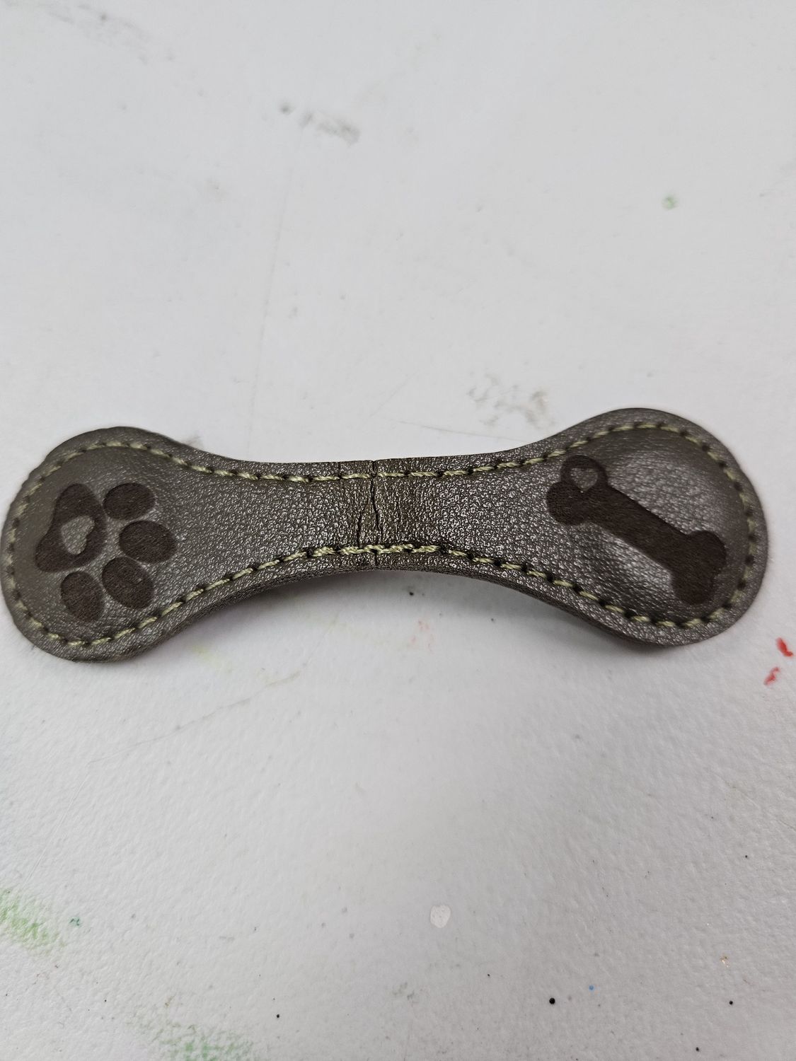 Magnetic bookmark - black, bone/paw