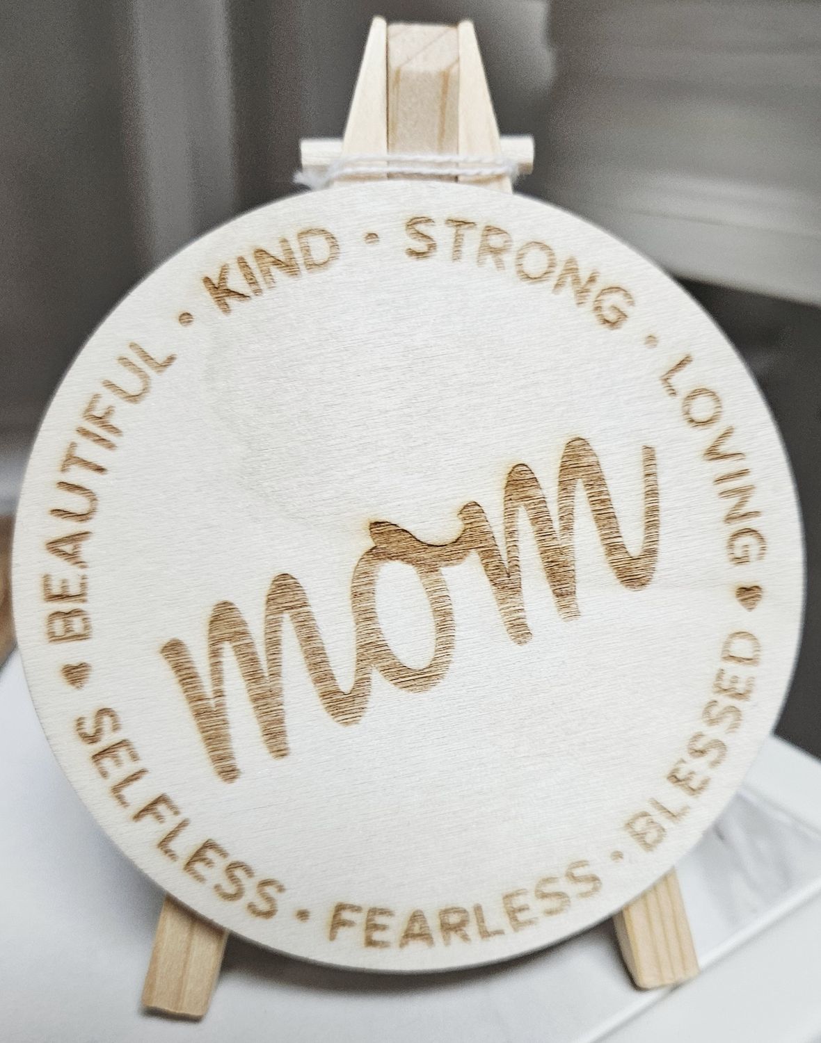 mom sign round w/easel