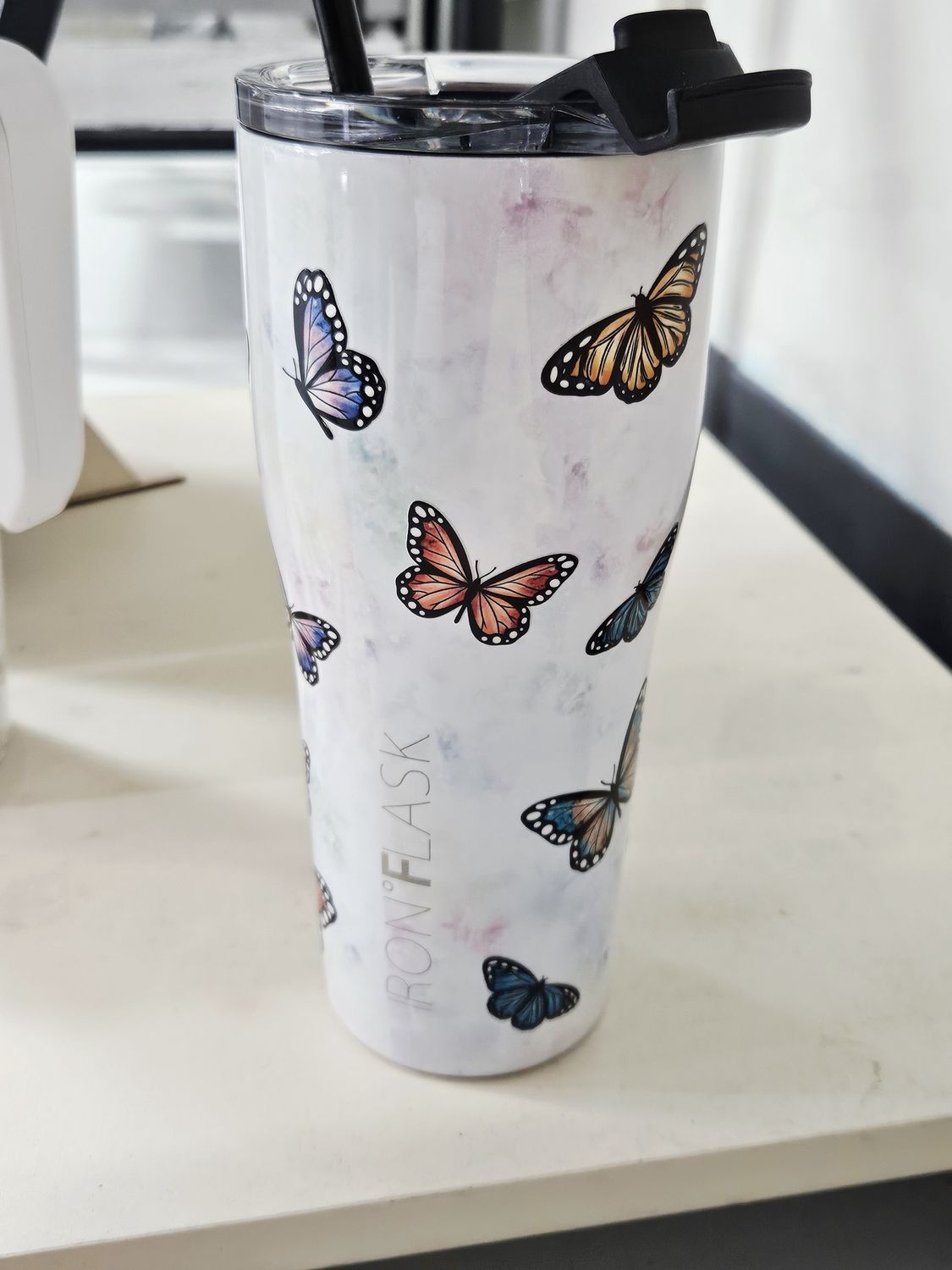 Butterfly tumbler w/straw