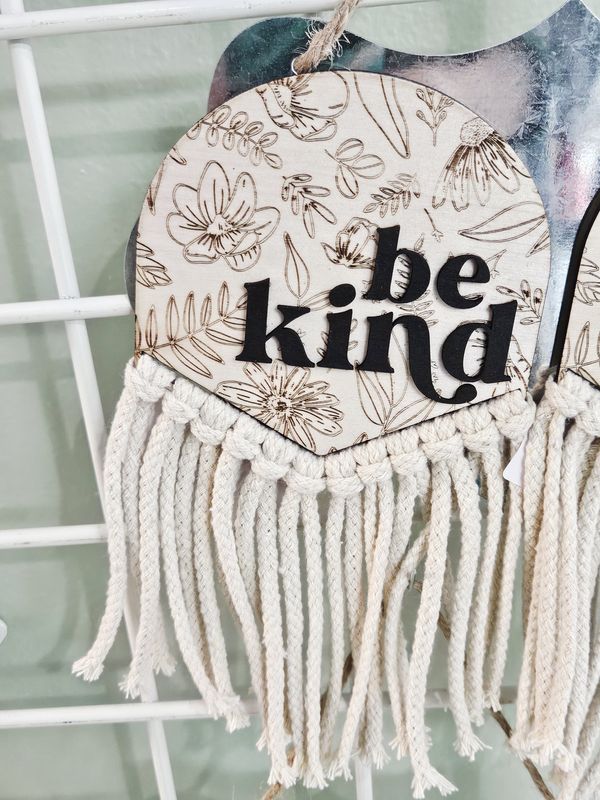 Be kind macrame magnet