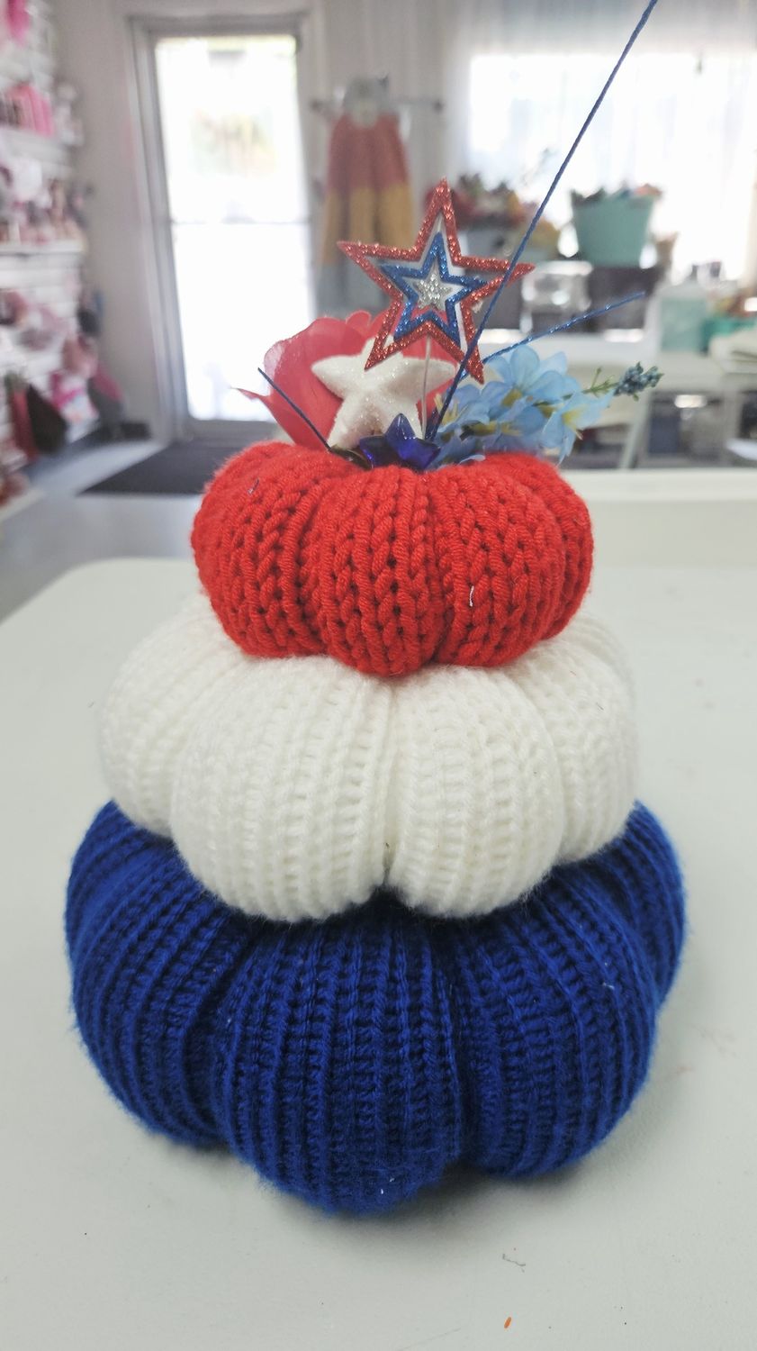 Patriotic pumpkin stack solid