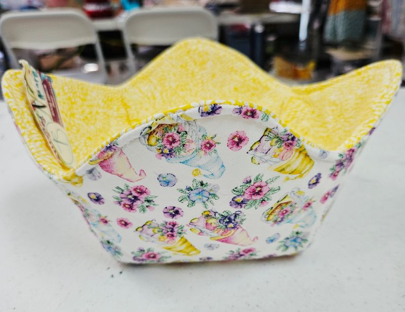 Gnome floral 8" bowl holder