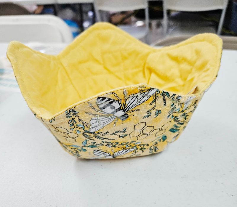 Yellow teal bee with applique 8" bowl holder