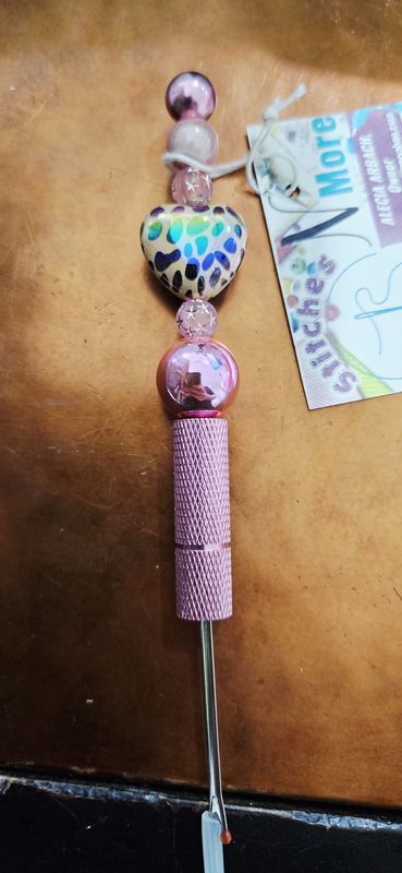 Seam Ripper Pink w/Cheeta Heart