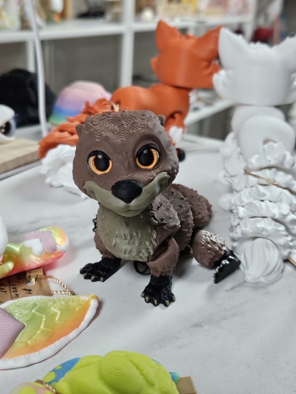 Brown Otter small