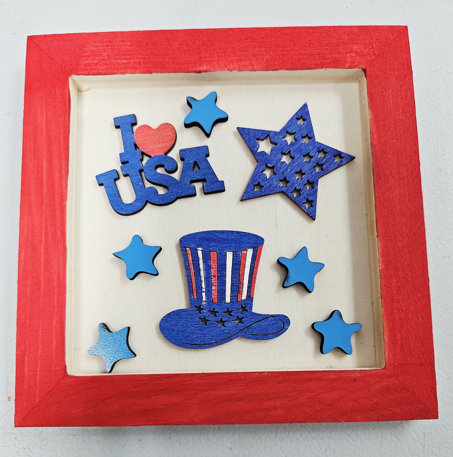 Small Red Wood Frame w/USA décor
