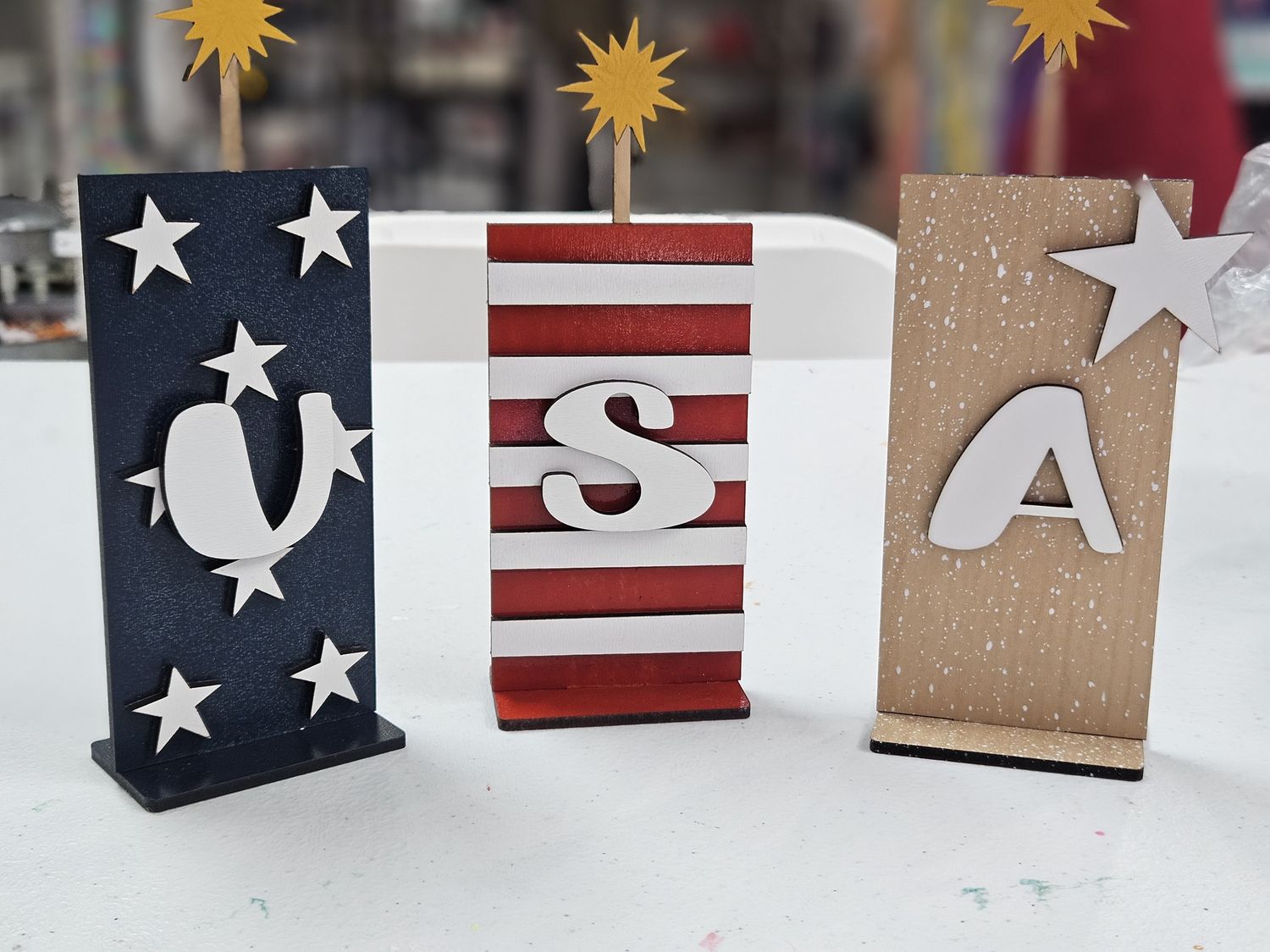 USA Shelf Sitter