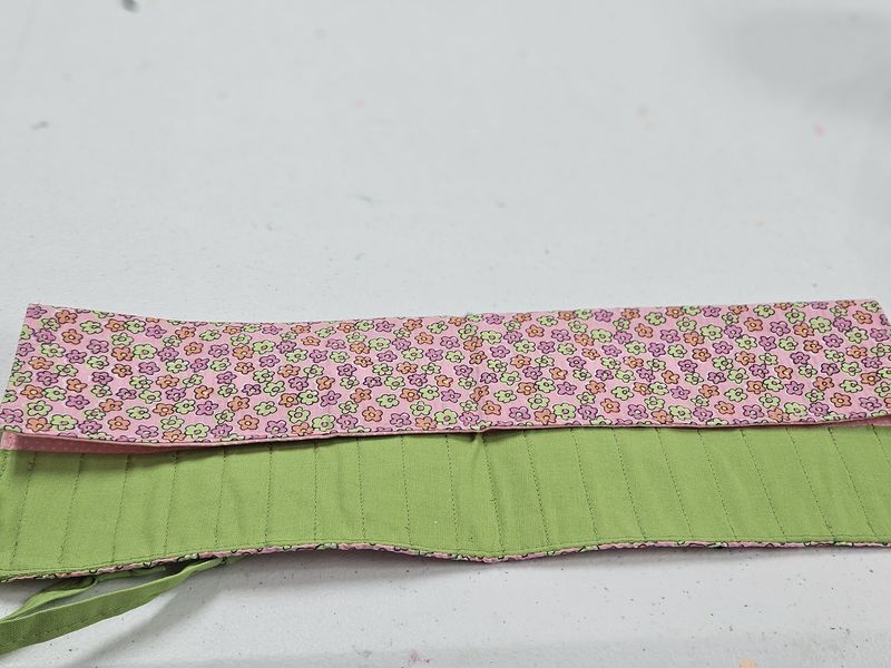Crayon Organizer Pink w/flowers