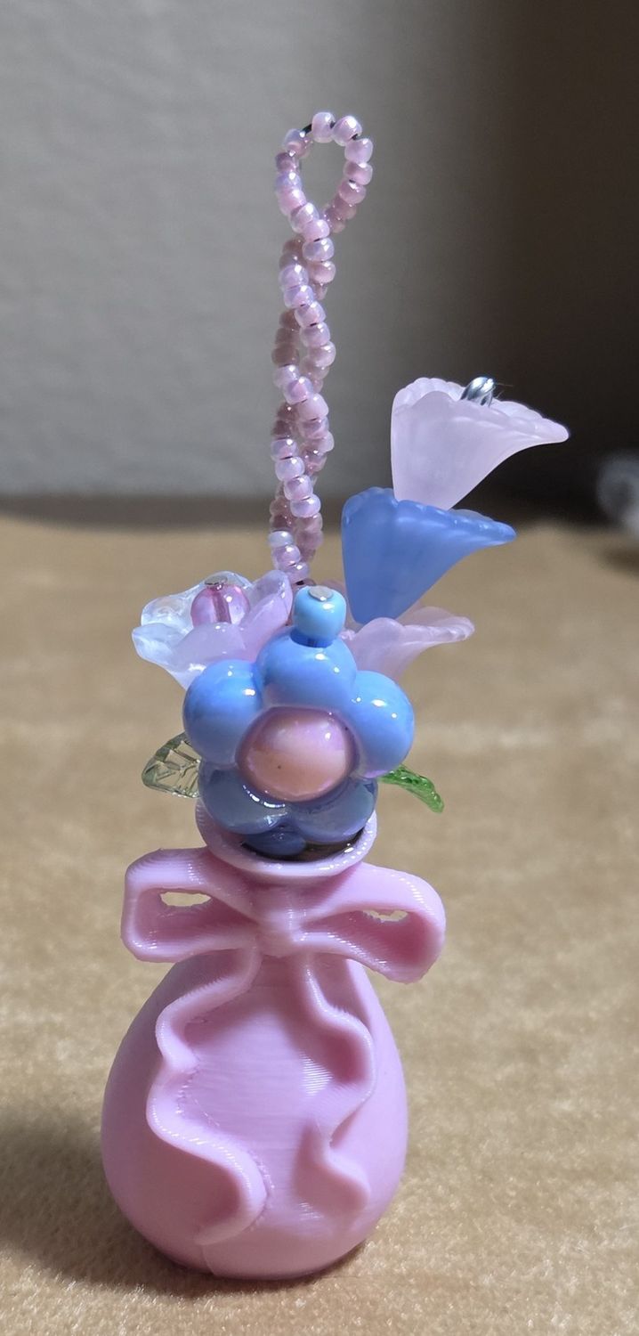 Blue/Pink beaded flowers in pink 3D bow vase