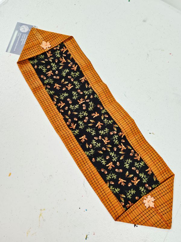 Fall Table Runner Brown Leaves/Nuts Brown Border