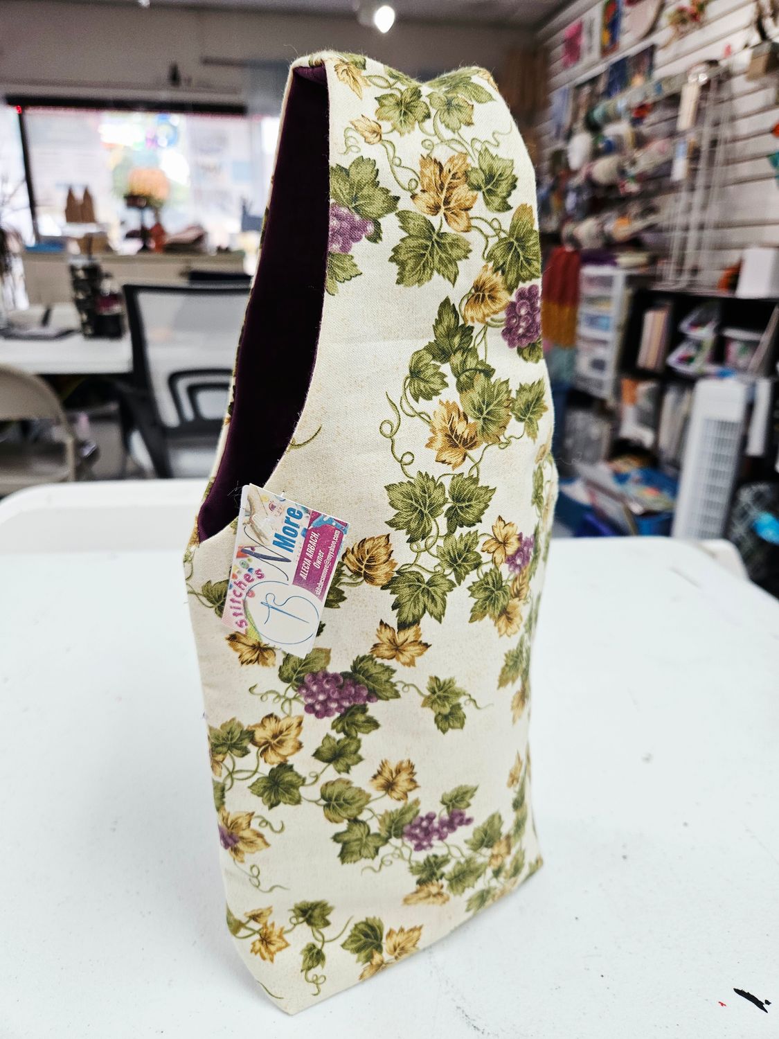 Wine/Bottle Carry Cream w/Purple Grapes