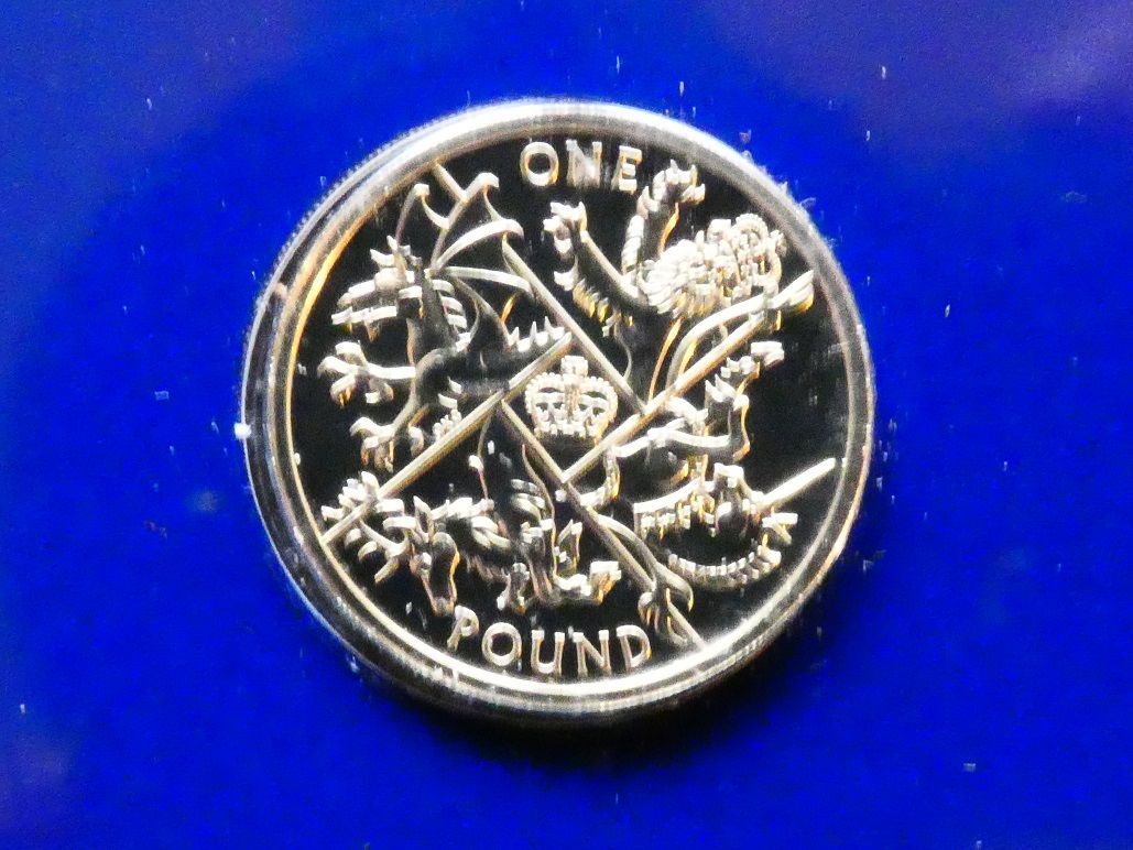 £1, 2016, last round Pound.