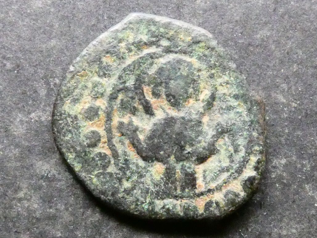 Byzantine, Alexius I (1081-1118), anonymous AE Follis, class K. Byzantine, Alexius I (1081-1118), anonymous AE Follis, class K.