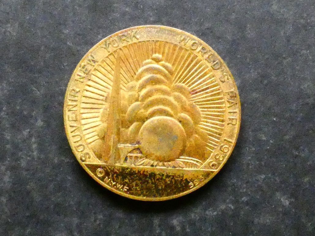 United States of America, advertising, United States of America, advertising, "spinner" token, 1939 New York World's Fair, Rockefeller Center.