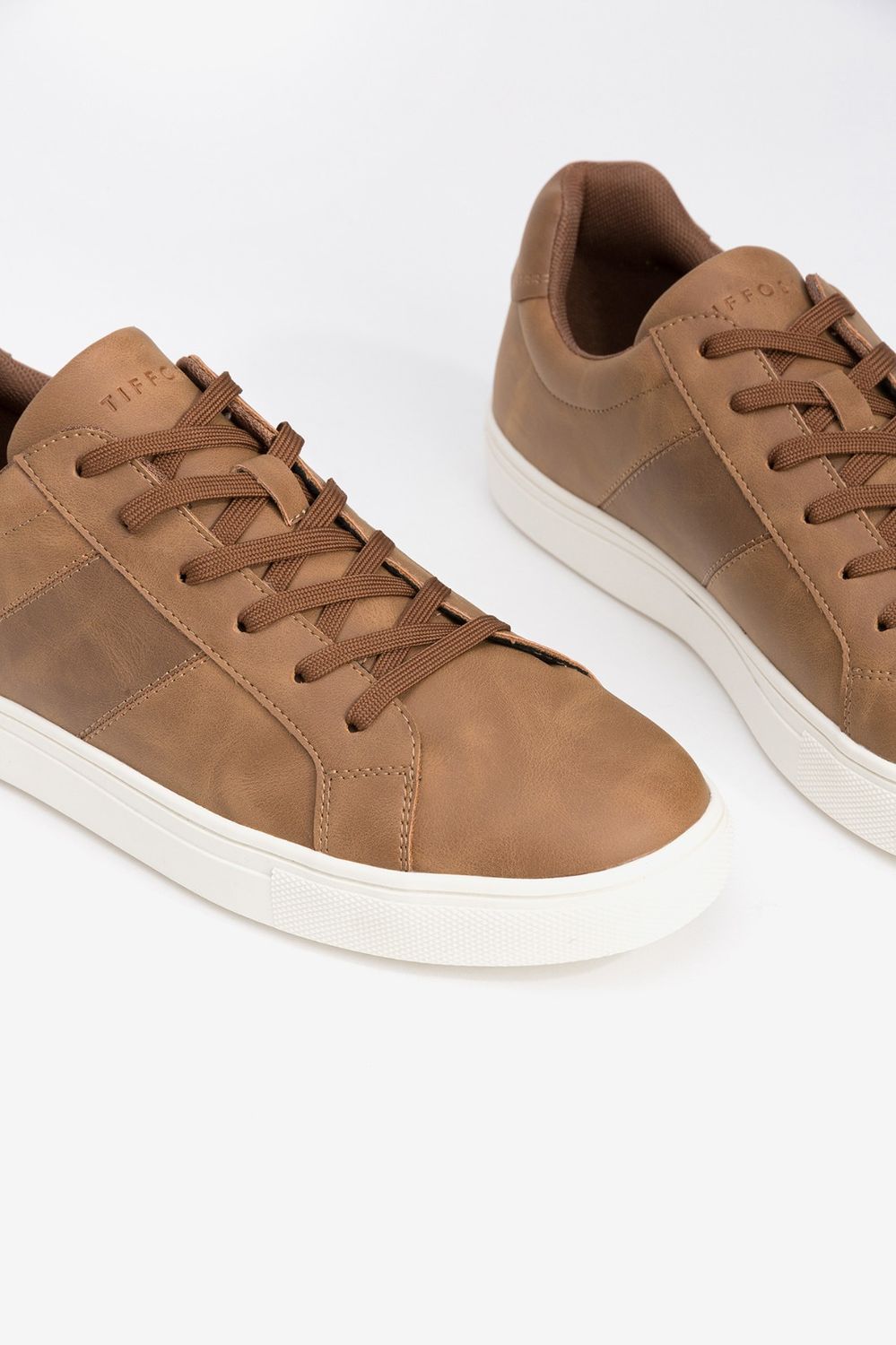 DEPORTIVA CAMEL CON SUELA BLANCA