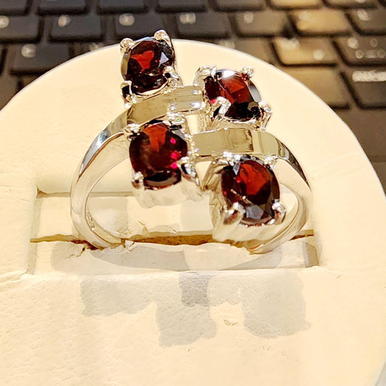 Garnet Ring in 925 0128 sz 7