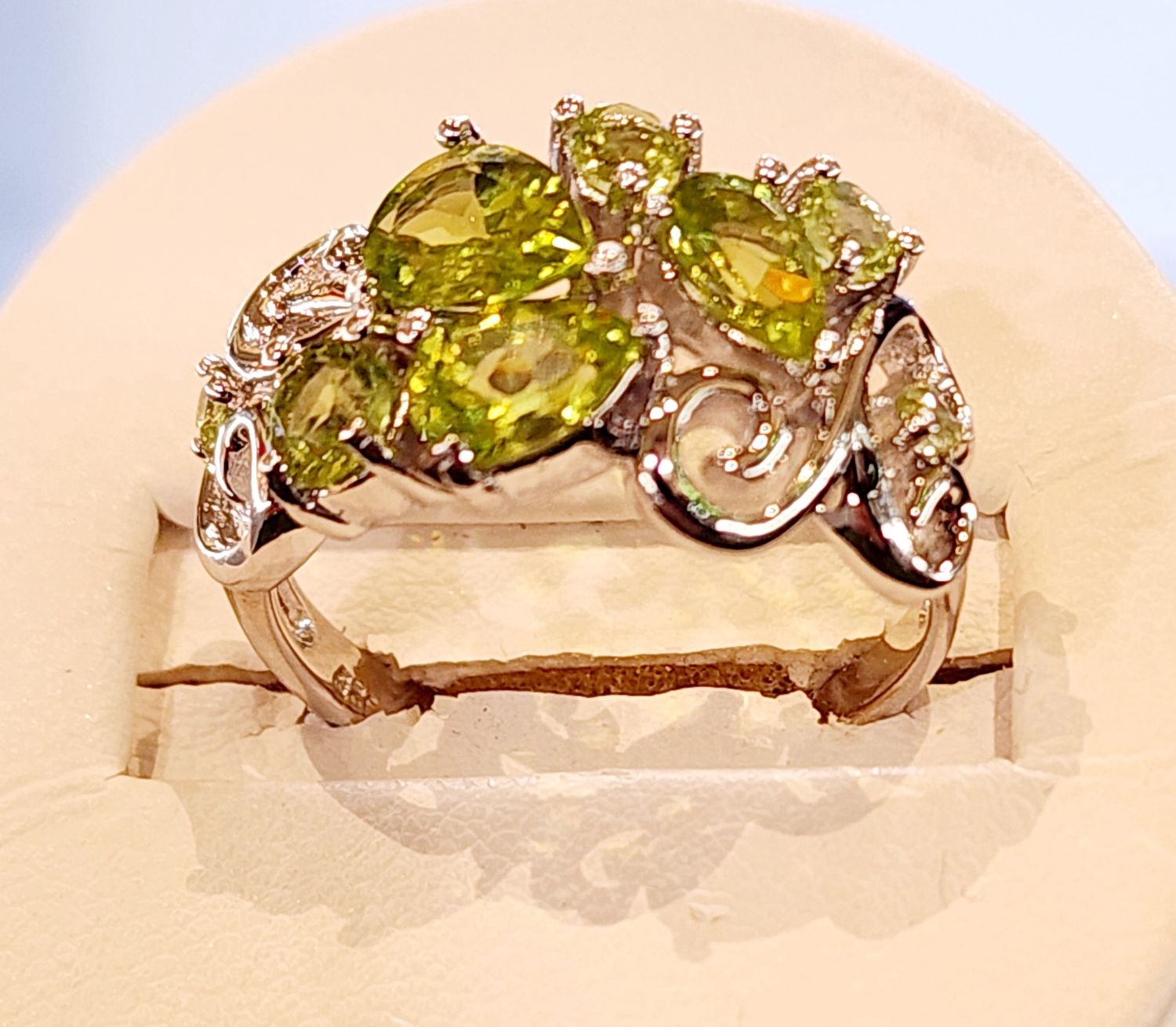 Peridot Ring in 925 0191 sz 8
