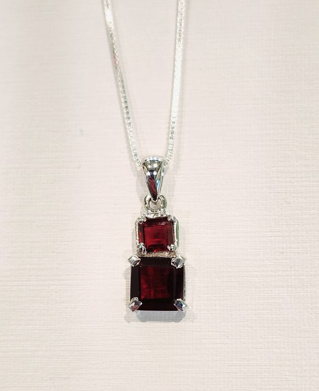 Garnet Pendant in 925 0005