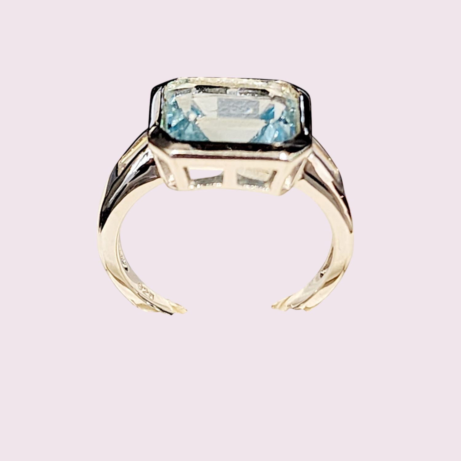 Blue Topaz Ring in 925 0086 sz 8