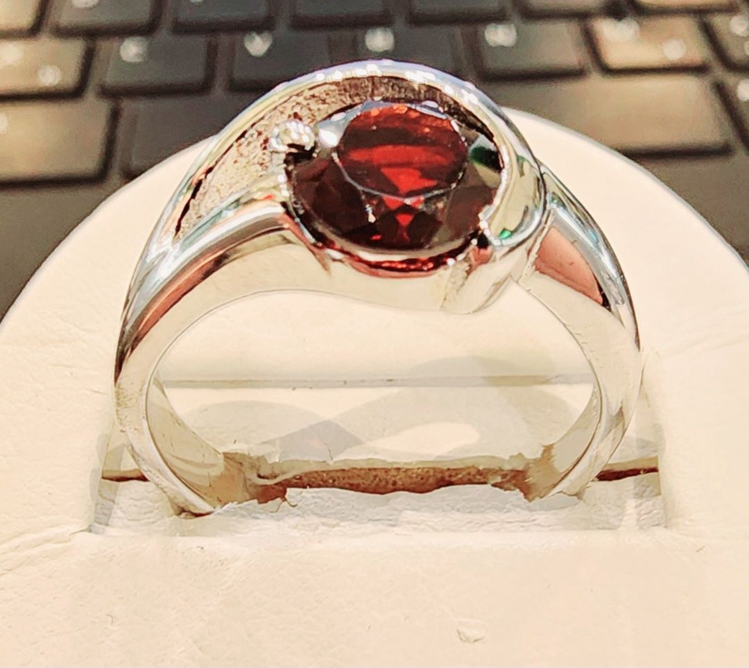 Garnet Ring in 925 0132 sz 8.5