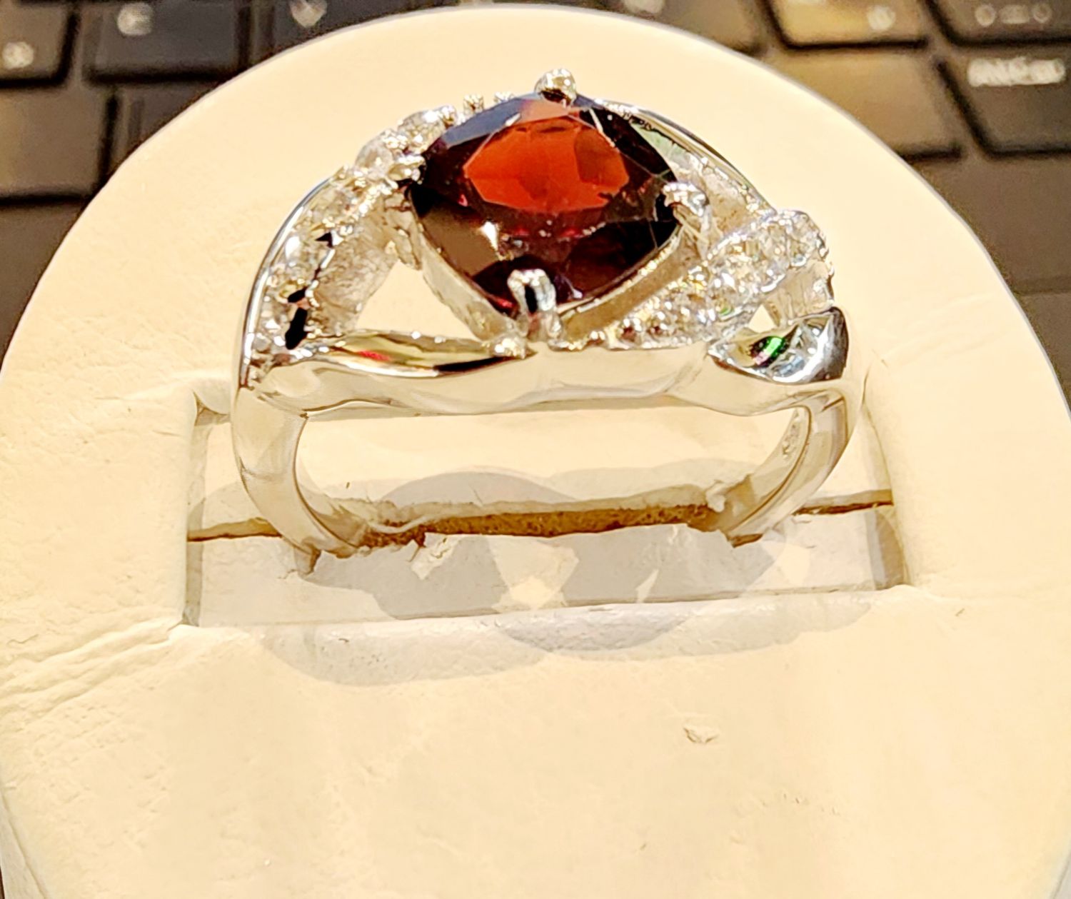 Garnet Ring in 925 0127 sz 6.5