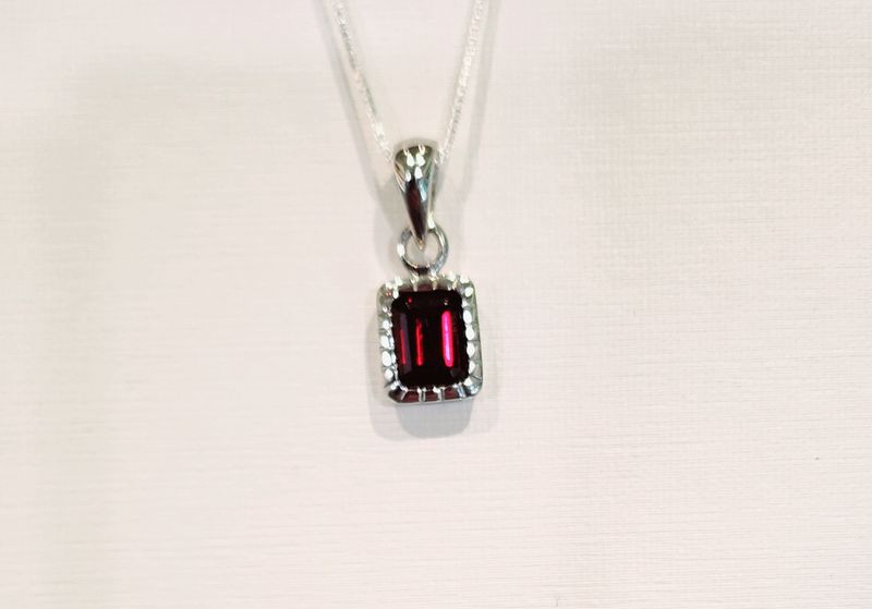 Garnet Pendant in 925 0012