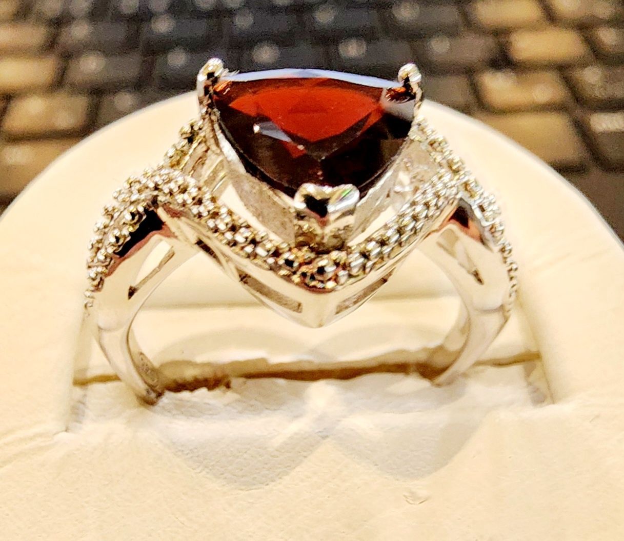 Garnet Ring in 925 0129 sz 9