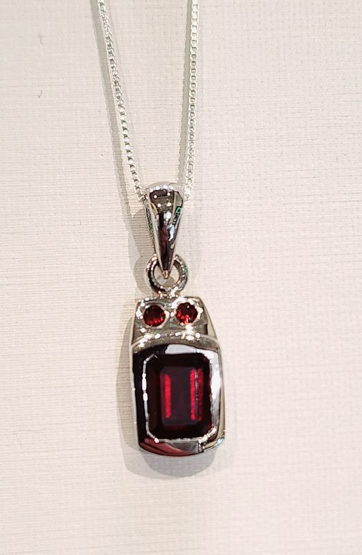 Garnet Pendant in 925 0013