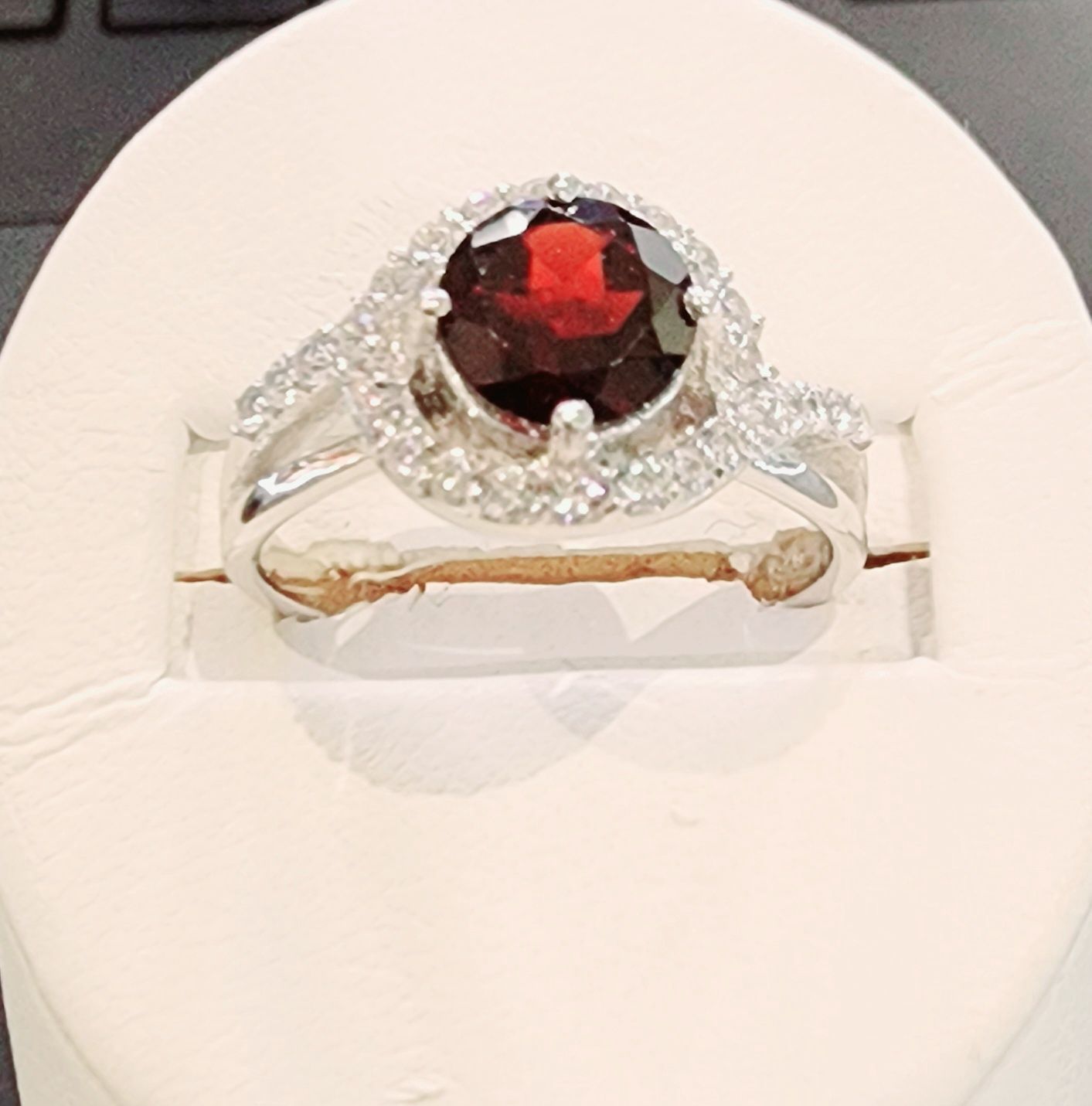 Garnet Ring in 925 0133 sz 8